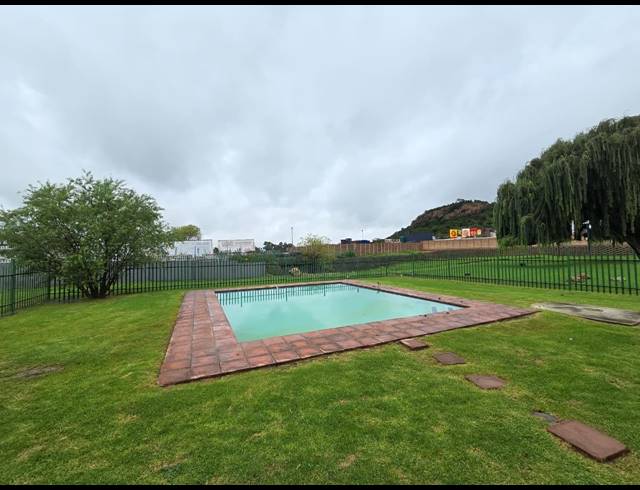 2 BEDROOM TOWNHOUSE FOR SALE IN MULBARTON